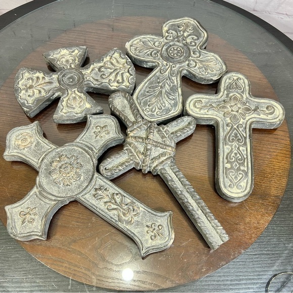 5 Pc set  Beautiful Gothic Crosses made of Resin Plaster. Perfect for the Garden - Picture 1 of 16